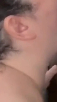 Aku lagi asik ngentot mulut dan memek sempitku pakai baju kampus