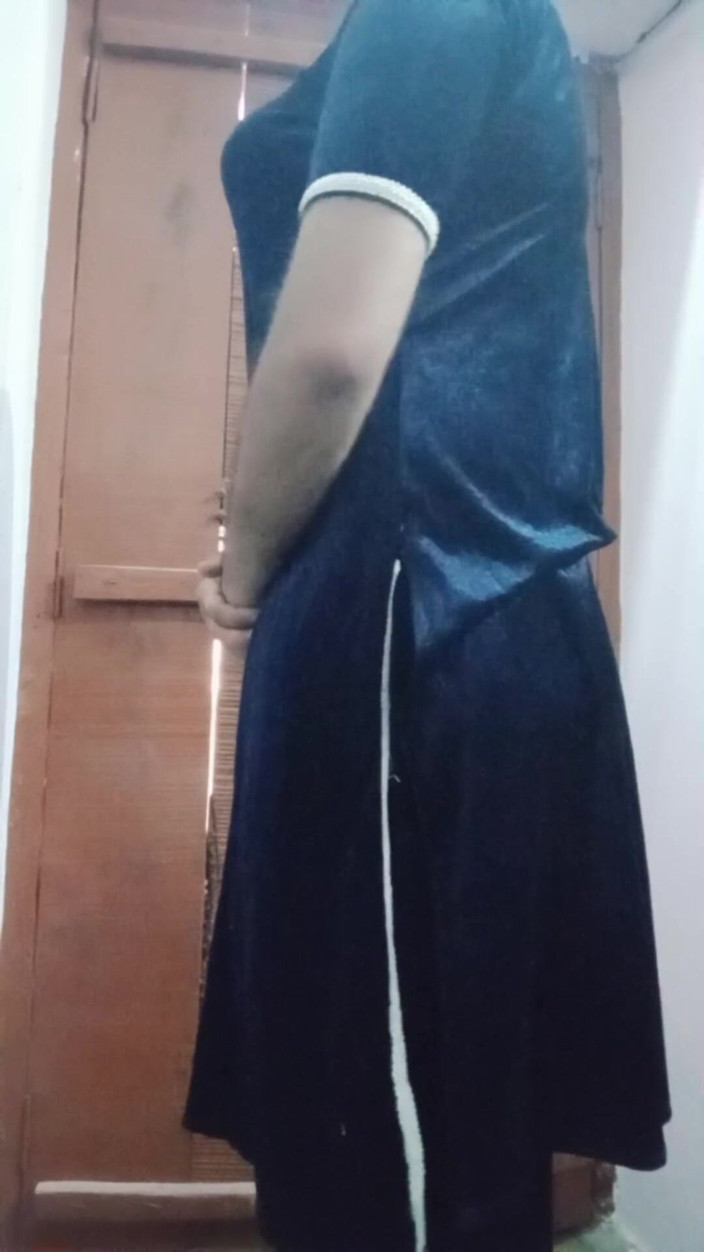 Gaurisissy: Indický gay crossdresser Gaurisissy se cítí nadržený v modrém Salwar...