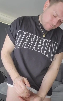 Ryan, garçon britannique, trait sa bite