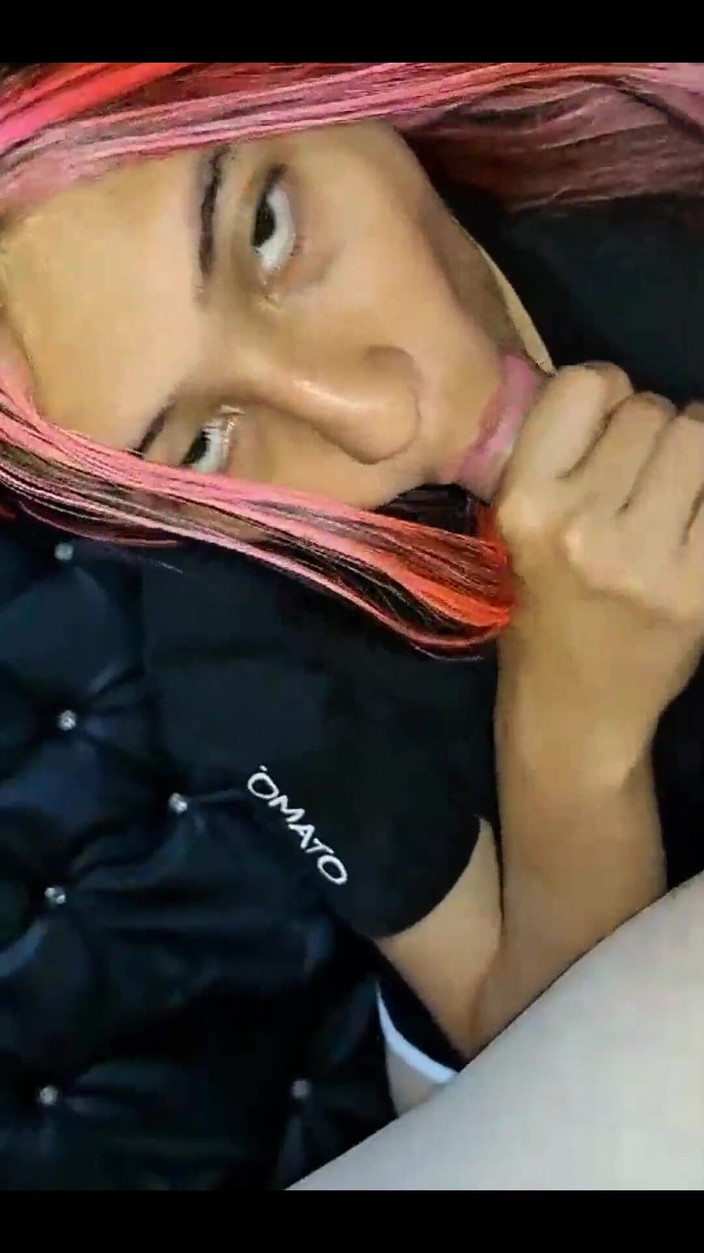 Studiotony: Belle-mère piégée sous le canapé : son beau-fils devient sexy