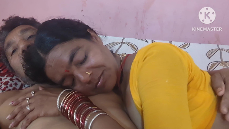 Kirankirati: Jyoti Bhabhi deixada em sari rosa