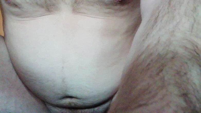 Zinochka: Zinochka se doigte la chatte anale