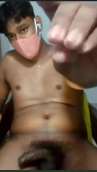Brown Guy masturba seu pau preto e atira uma carga de porra