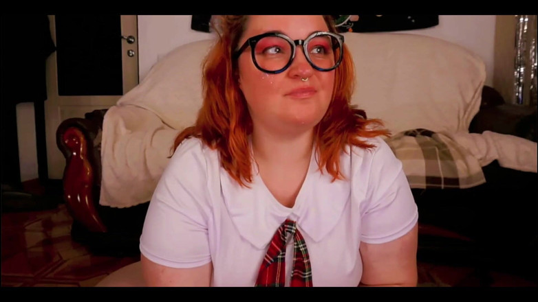 AssGives: Студентка демонструє свої навички мінету після навчання