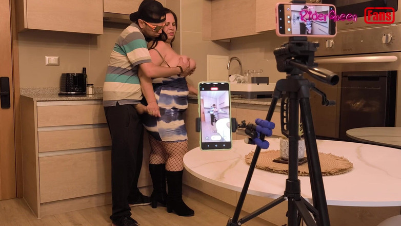 Riderqueen: Nevlastní matka svedena odvážným nevlastním synem, video pro fanoušky