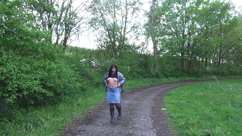 Cumdrinking Wife: Cum slut for many guys at the local dogging spots