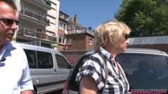 Czech Pornzone: Pis sarışın orta yaşlı seksi kadın deliklerine sert yarak sokuyor