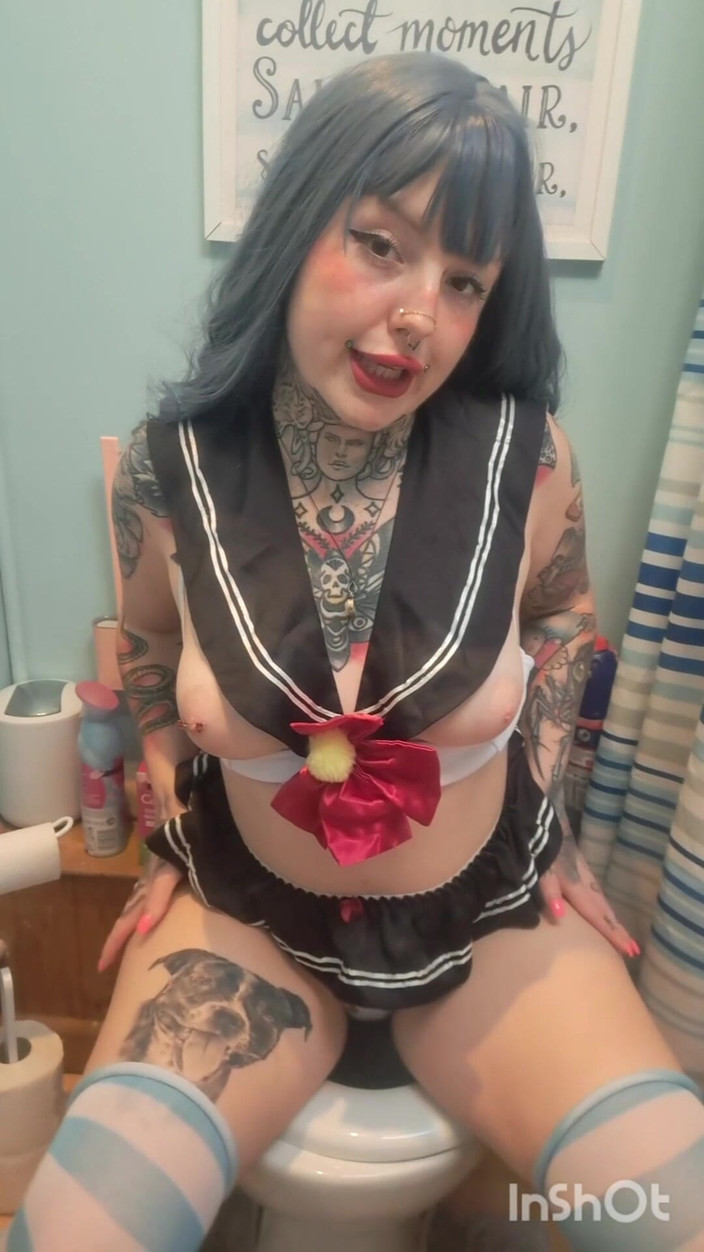 Yourfavecumslut: Une bombasse super mignonne se fait pipi