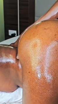 88 yaşındaki nine eşcinsel bir doktor tarafından her iki delikten sikiliyor