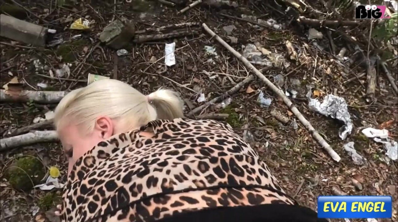 Eva Engel: Proszę, kurwa. jako Ao Hobby na poboczu drogi
