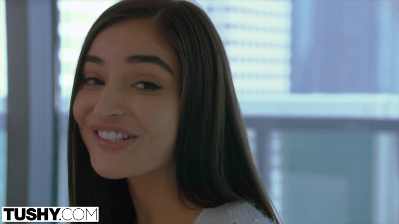Tushy: Tushy - Sugar daddy há hốc mồm búp bê đường của anh ấy...