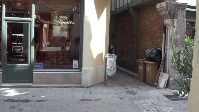 Sneaker gay: Sex pe furișari cu băieți de croazieră în barul de croazieră