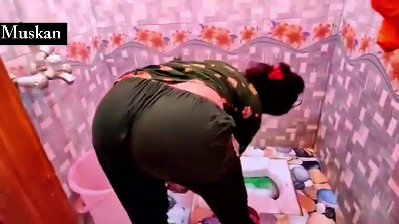 Muskan Rani: Indiana menina limpando em casa