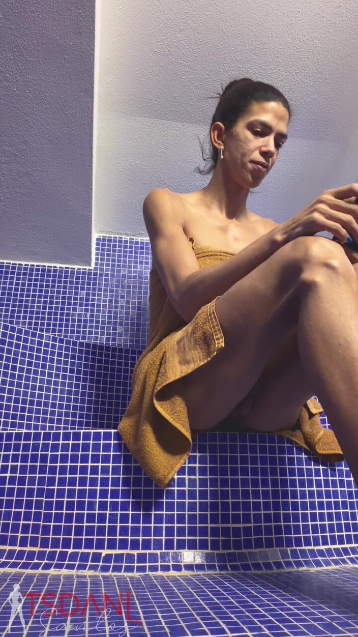 Tsdanisantos1: Trockene Badewanne und ich war da und habe mich ein...