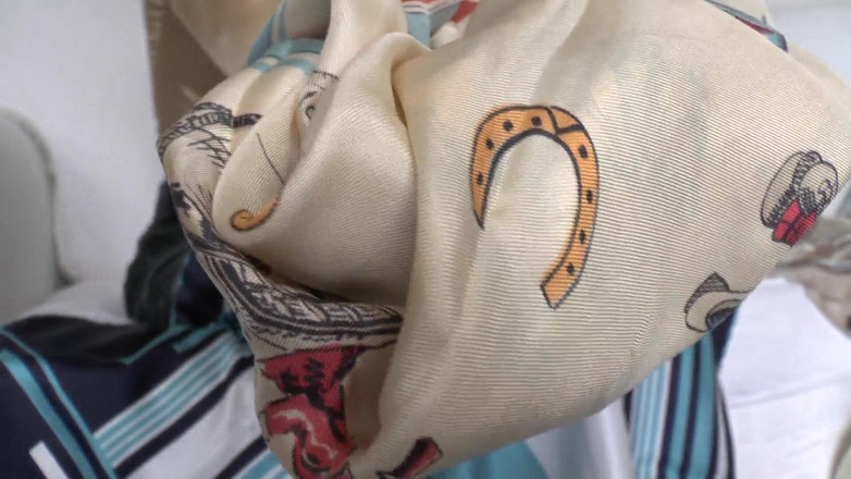 Lady Victoria Valente: sulla sciarpa di seta della matrigna, Lady Victoria Valente