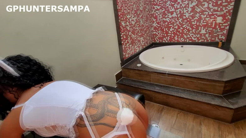 Gphuntersampa: Yaramazlık paskalyası! Bu güzel ve çok seksi tavşanı acımasızca sikiyor