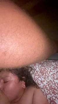 Une latina enceinte prend deux grosses noires