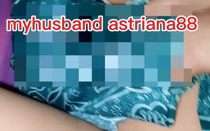 Astriana88: 美しいPKK継母と村長:ぼやけた顔、しかし熱い雰囲気パート2