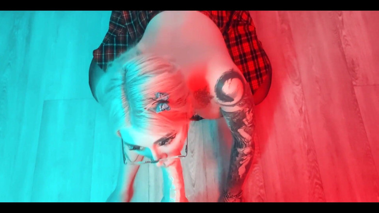 Peachgardens: Kouřím ptáka hluboko a masturbuji ho svými velkými prsy a...