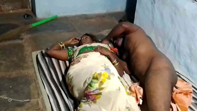 Desi palace: Indian desi maid fucking house owner in saree
