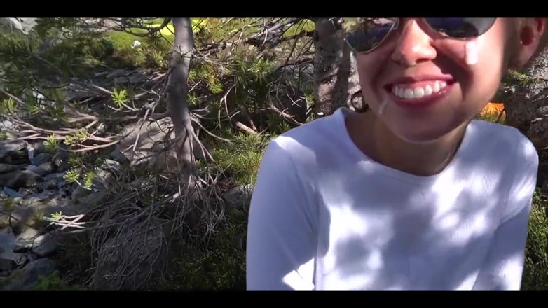 BrandiBraids: Cewek nakal ini dicrot di muka di luar ruangan