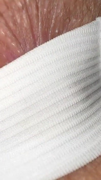 Prdí tak blízko kamery, že je třeba změnit i objektiv