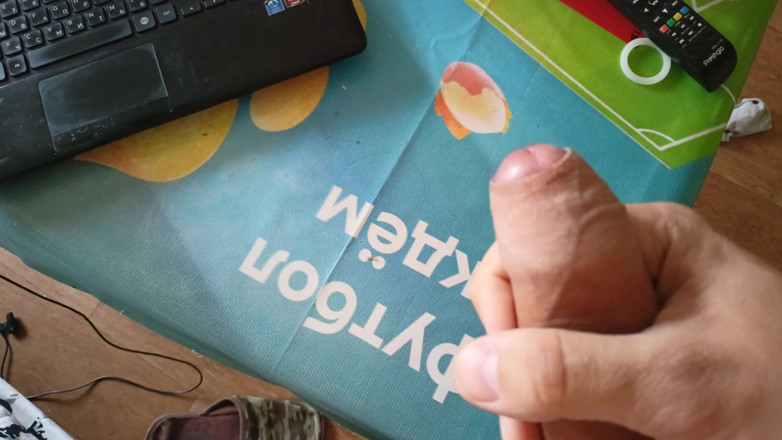 ArchiRusik: Sperma auf dem esstisch, sperma! Wer will essen, leck mein...
