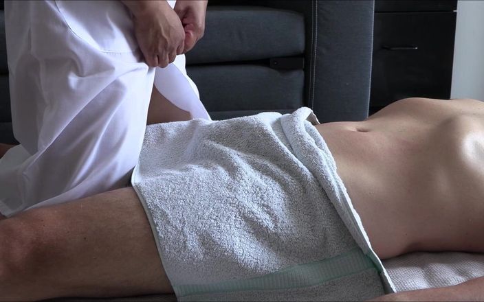 Cuckoby: Massage sexuel thaïlandais avec branlette pour traire du sperme