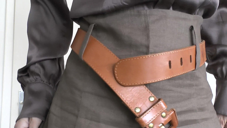 Lady Victoria Valente: Cinturón emocionante con una falda de ropa de cama, parte 1,...