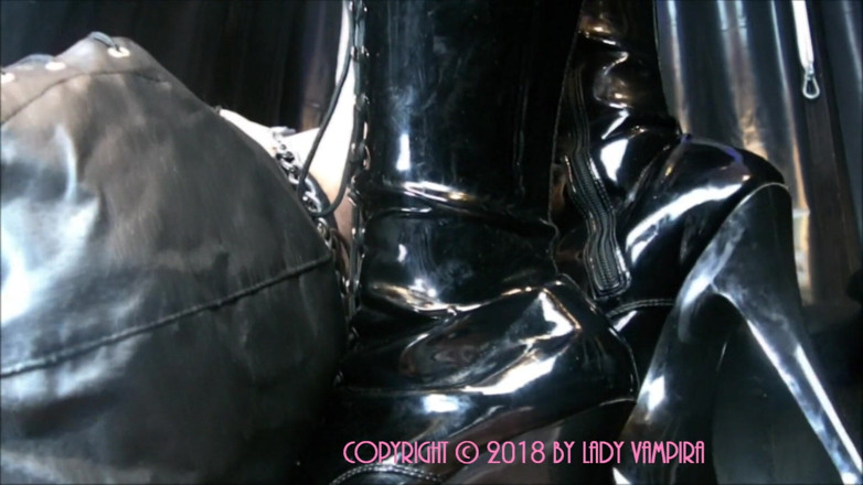 Domina Lady Vampira - SM Studio Femdom Empire: Dominatrix lady vampira в лакері та шкірі - сувора домінантна дупа