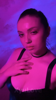 Xyulove Poses Cutely for the Camera and Gives All Her Subscribers a Gentle Kiss