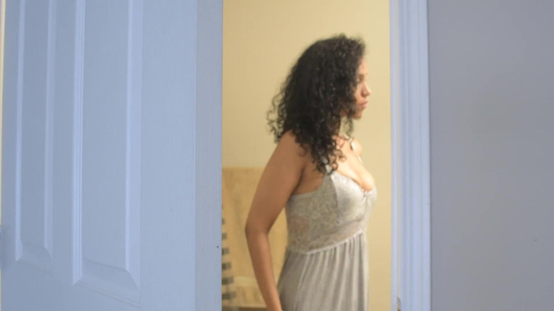 Sexy Lily: Matrigna indiana arrapata scopa il figliastro arrapato