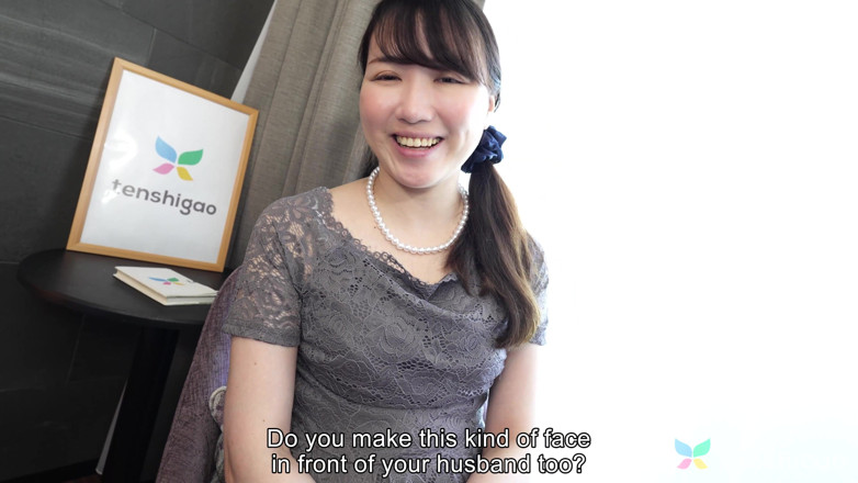 Tenshigao: 日本の主婦、トモコは大きな胸を持っている