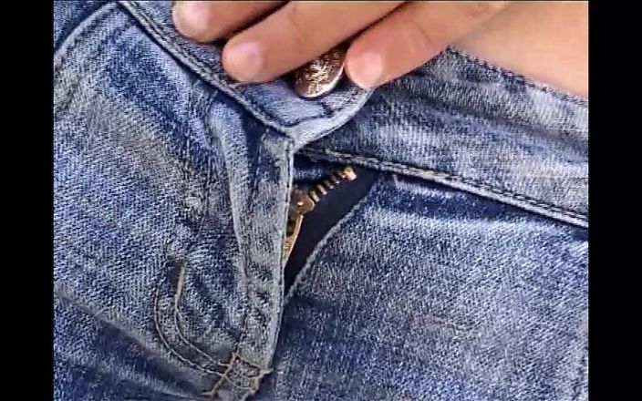 NASTY AMATEUR - Pornstar for a day: Sexy tetona latina milf follada al estilo perrito con condón...