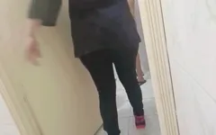 Cea mai bună prietenă a mamei mele vitregă! Poți să-mi fuți curul, dar fă-o în liniște ca să nu observe!