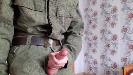 AlexRusFun: Russo soldado com tesão masturba seu pau grande