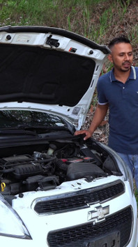 My car breaks down and a guy helps me with the problem