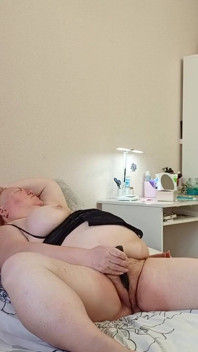 Sogra masturba seus grandes buracos