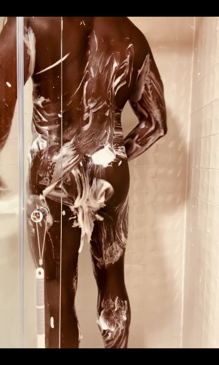 Afro Black XXX: Mari sertai saya di bilik mandi