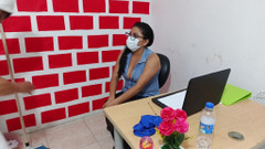 NEGRITA SEXY: Șeful își supune angajatul și ajunge să-l fută în birou