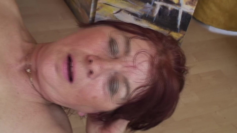 My Porn King: Una miLF arrapata gioca con la figa e viene scopata...