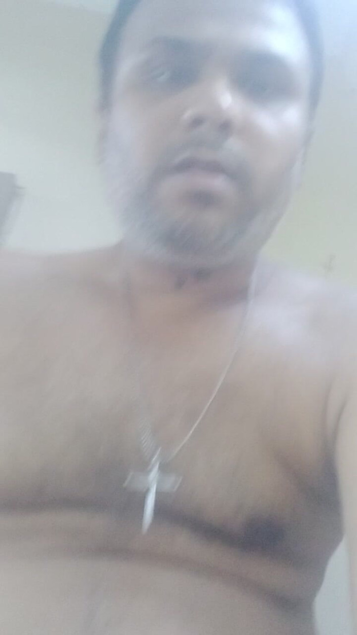 Nani Top: Yalnız adamın yarağı seni daha uzun saatler boyunca sikiyor.