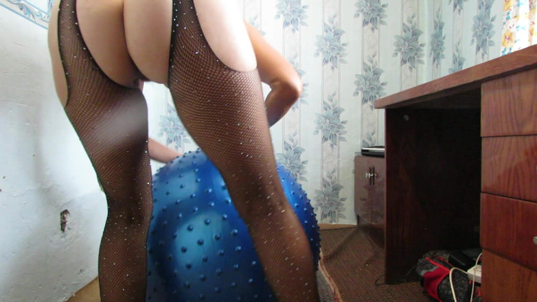 SexyAnka: Заряджання голої мамки на м'яч