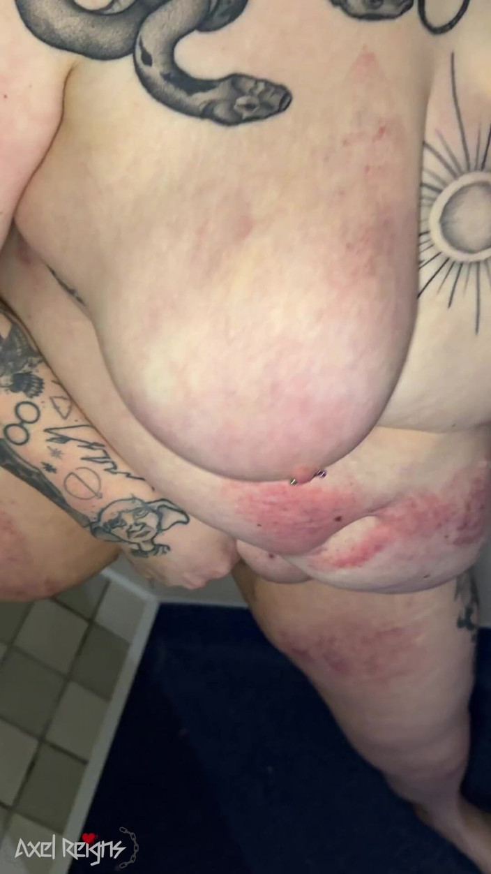 AxelReigns: Bella donna &amp; bbc giocano con piscio e pompino