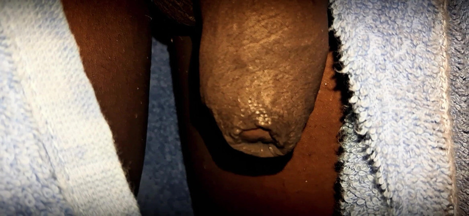 Chocolate Meat Stick: Yumuşak sünnetsiz büyük zenci ağır çekim yakın çekim