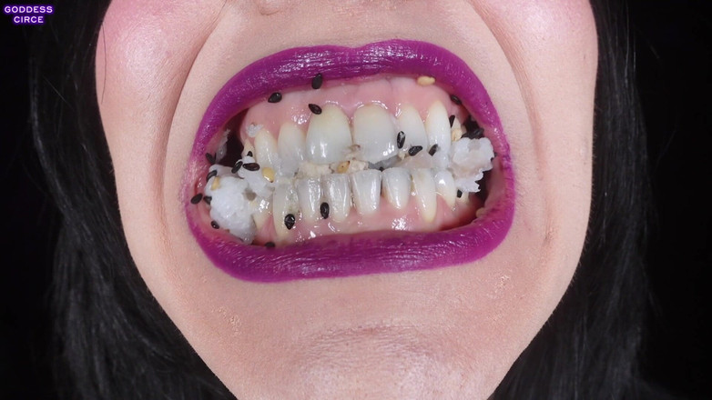 Goddess Circe: 悪い魔女はあなたと他の汚い変態たちを寿司のかけらに変え、容赦なく皆を食い尽くします