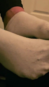 Sheela Sinner Špinavé páchnoucí ponožky Čichání Lízání footdominace část 2