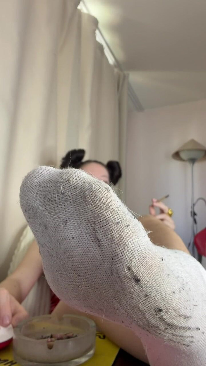 Skinny_lady69: Śmierdząca dla pani - dym papierosowy i brudny fetysz