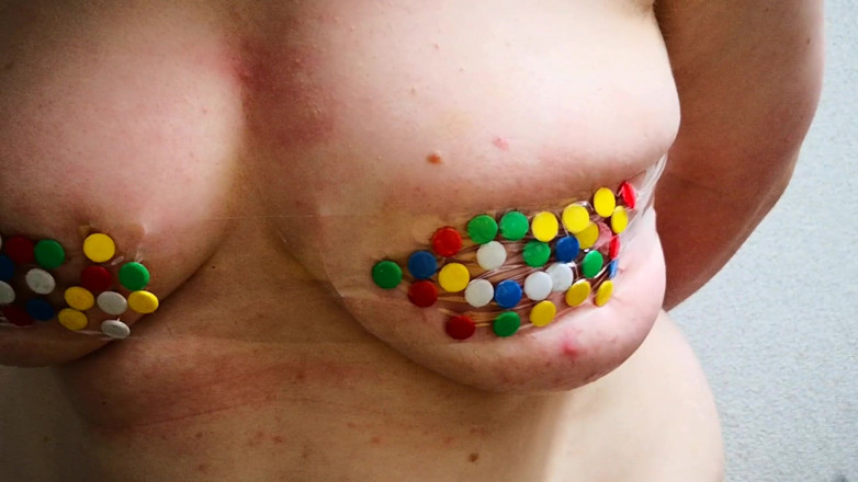 Bouncy Tits Action: おっぱいと画鋲
