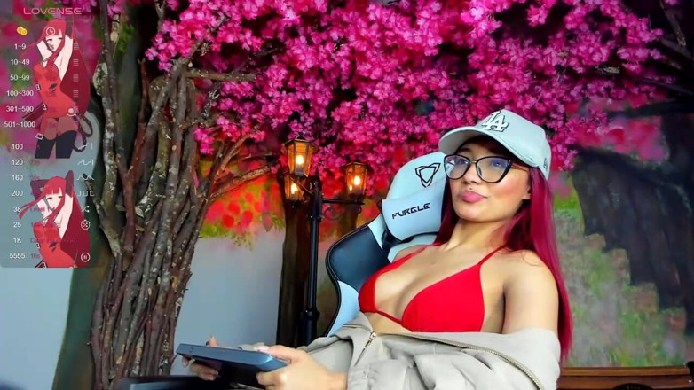 Lia Wood: Sexe À Poil, Montre Sa Chatte Br Utalement Dans La Chambre